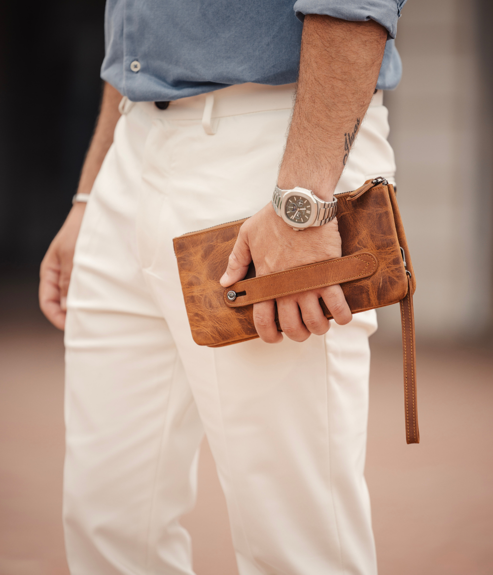 Essential „Clutch“ Brown